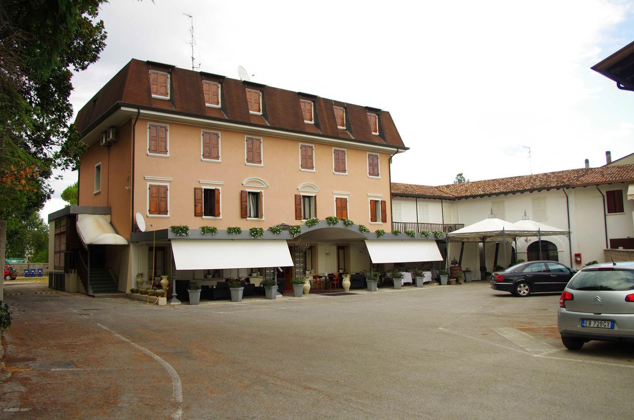 Il Novecento Hotel Casarsa della Delizia Luaran gambar